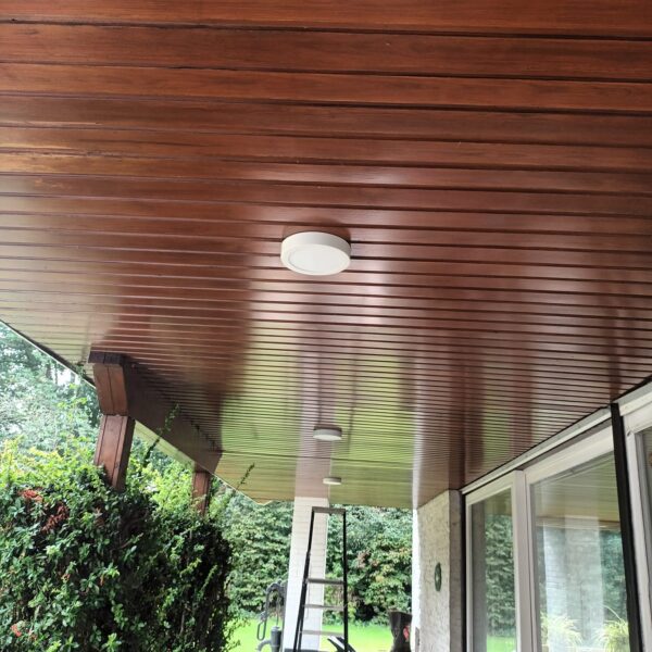 Photo de lampes d'extérieur dans le jardin